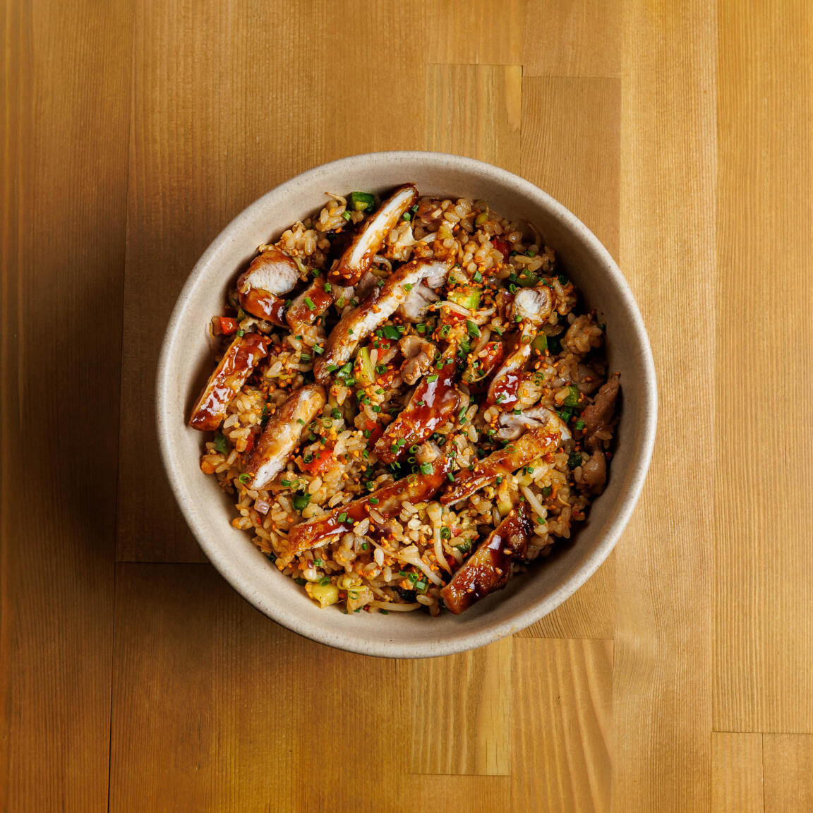 Жареный рис с курицей терияке