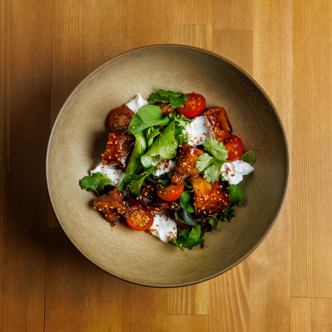 Салат с хрустящими баклажанами