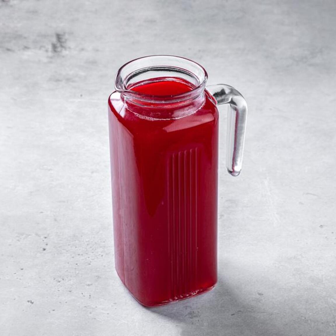 Кувшин клюквенного морса