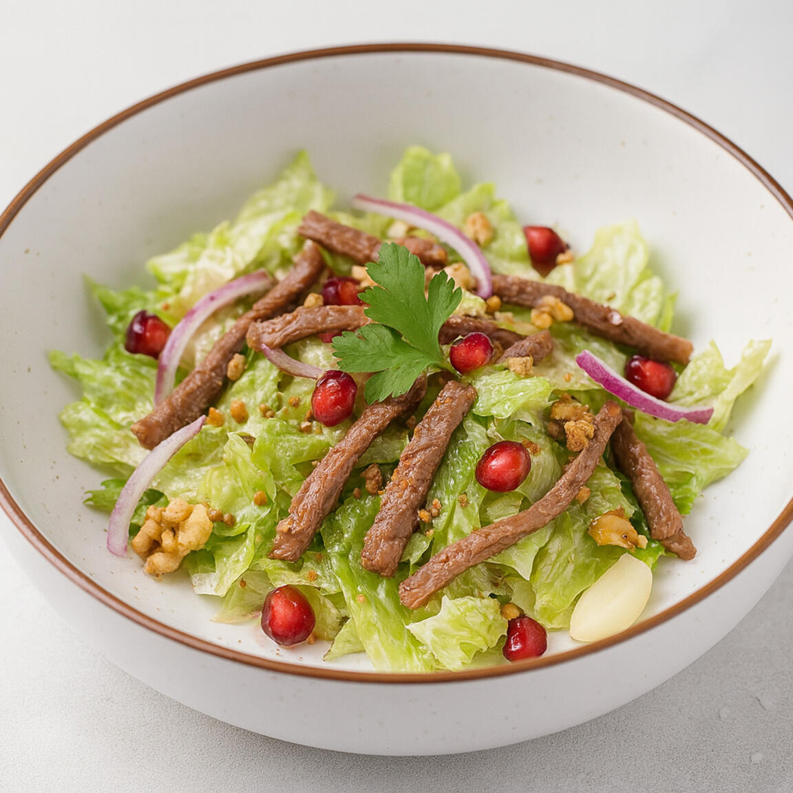 Салат из говядины и грецким орехом