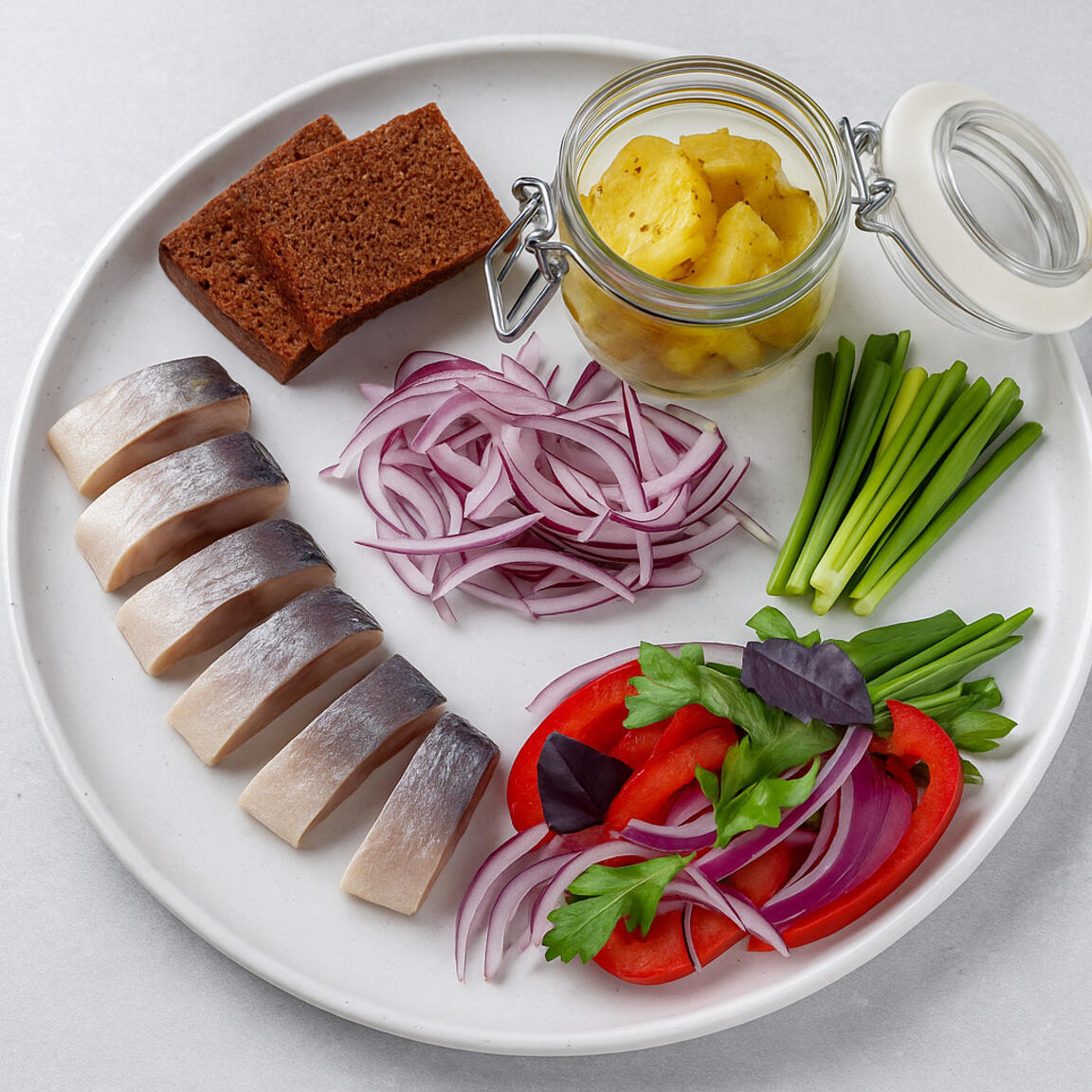 Сельдь с отварным картофелем