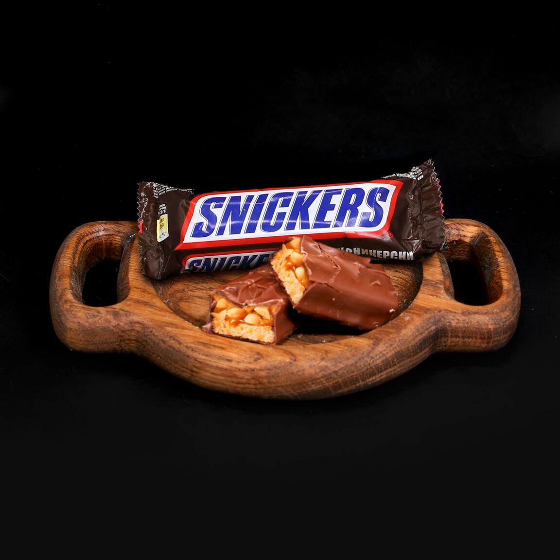 Шоколадный батончик Snickers