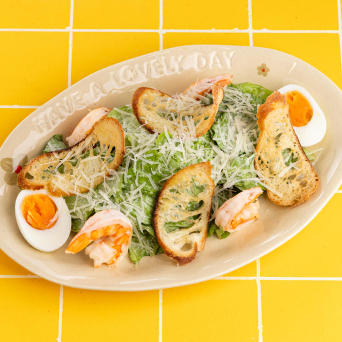 Салат цезарь с креветками