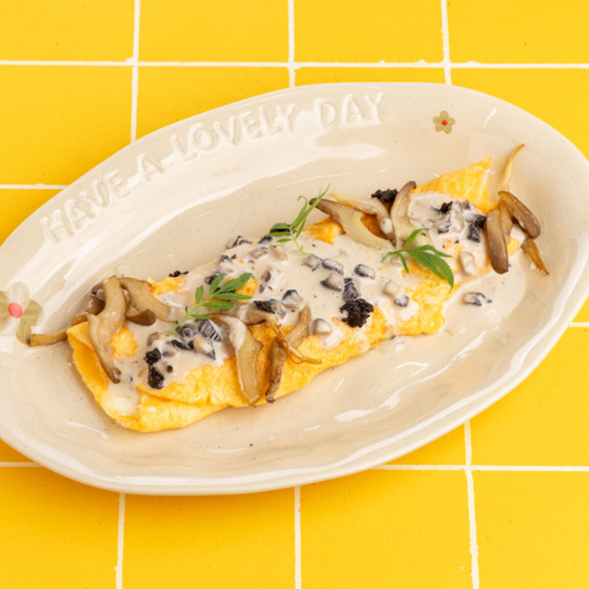 Французский омлет с грибами, трюфельным маслом и пармезаном