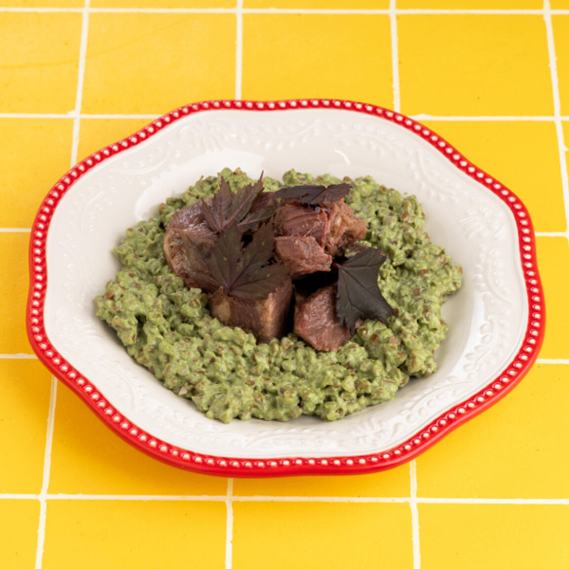 Телячьи щечки с гречкой и песто