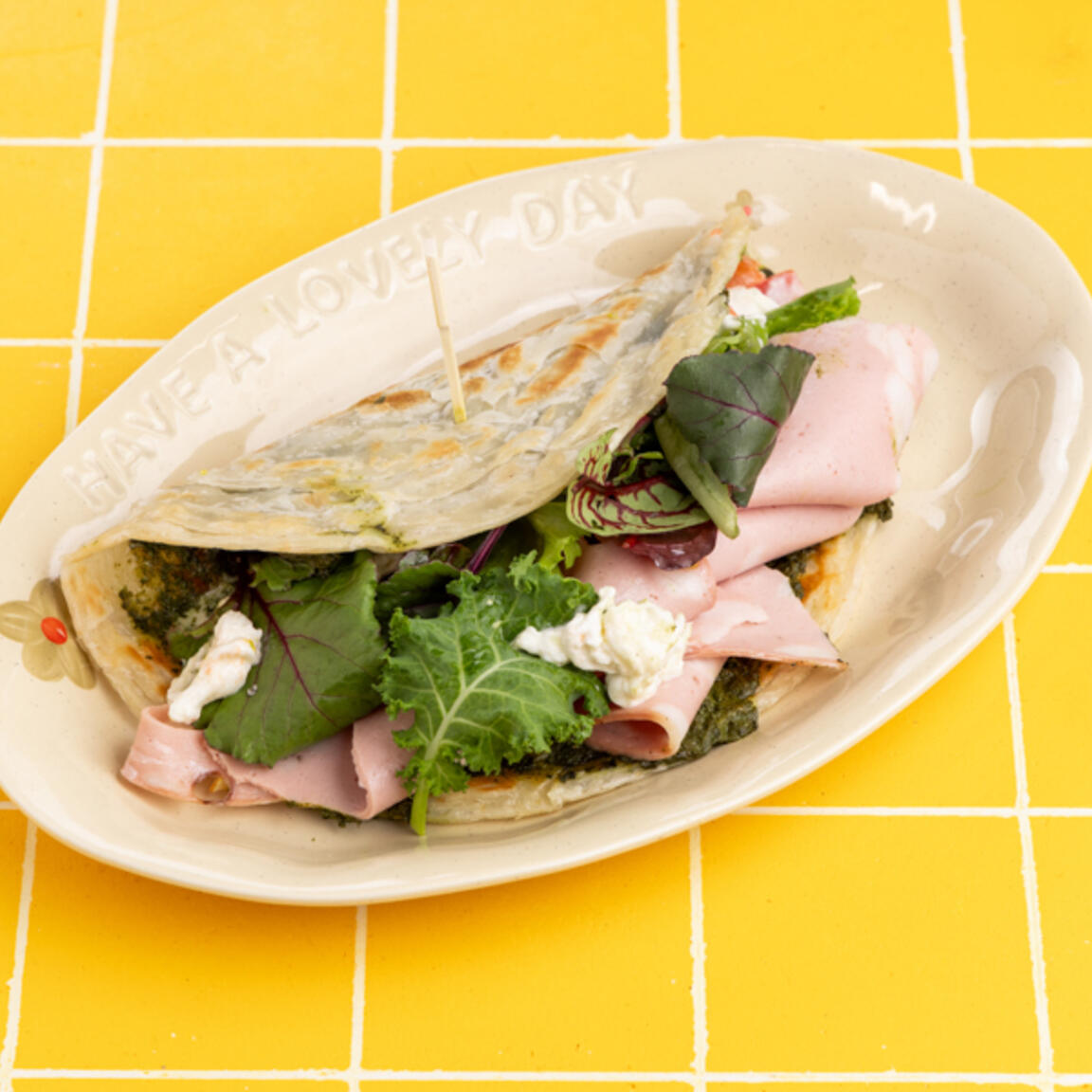 Лепёшка роти с мортаделлой и страчателлой