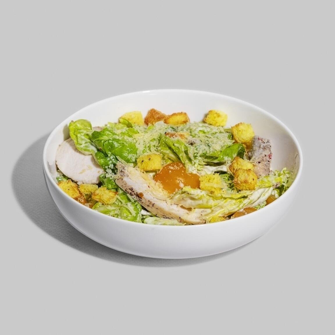 Салат Цезарь с курицей