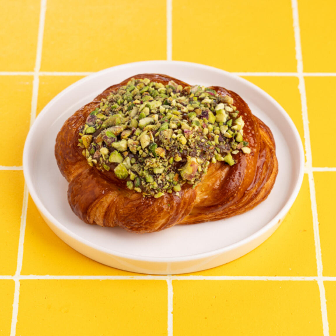 Дэниш с карамелью и фисташкой