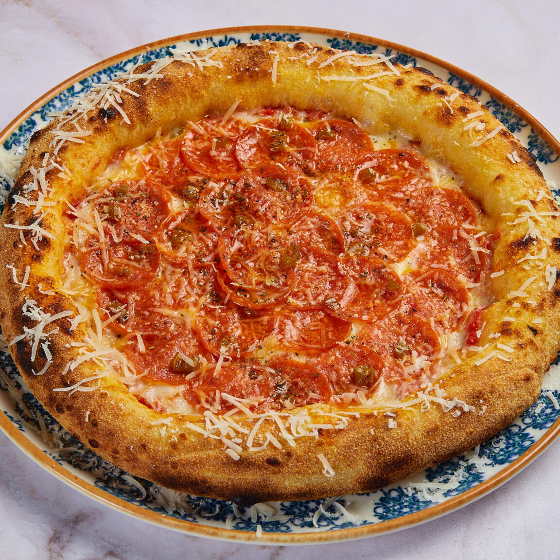 Пеперони с медом и халапеньо