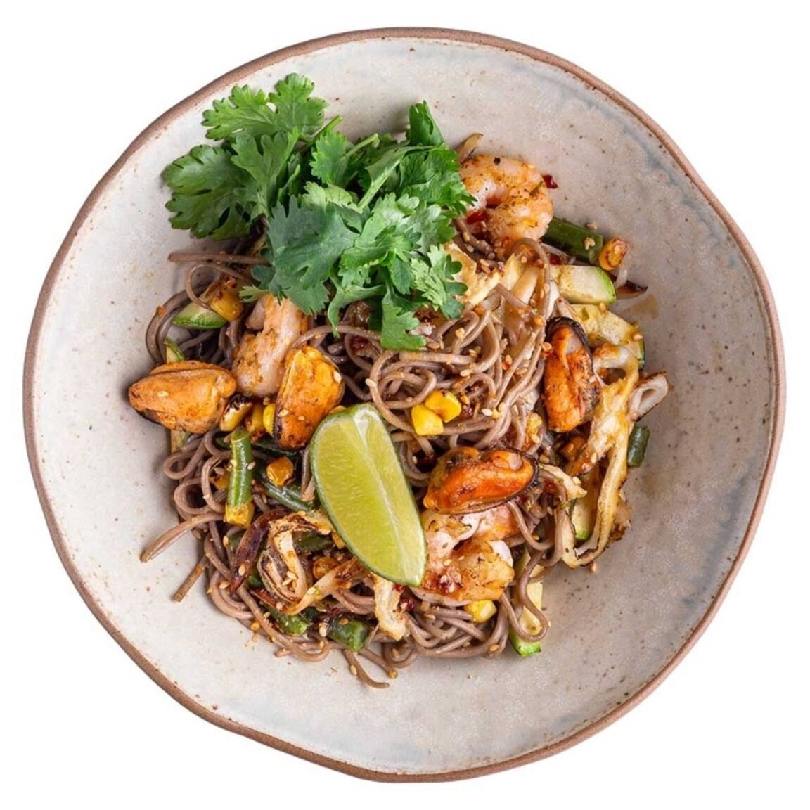 Красивая картинка Соба с морепродуктами в кисло-сладком соусе Мияги Севастополь