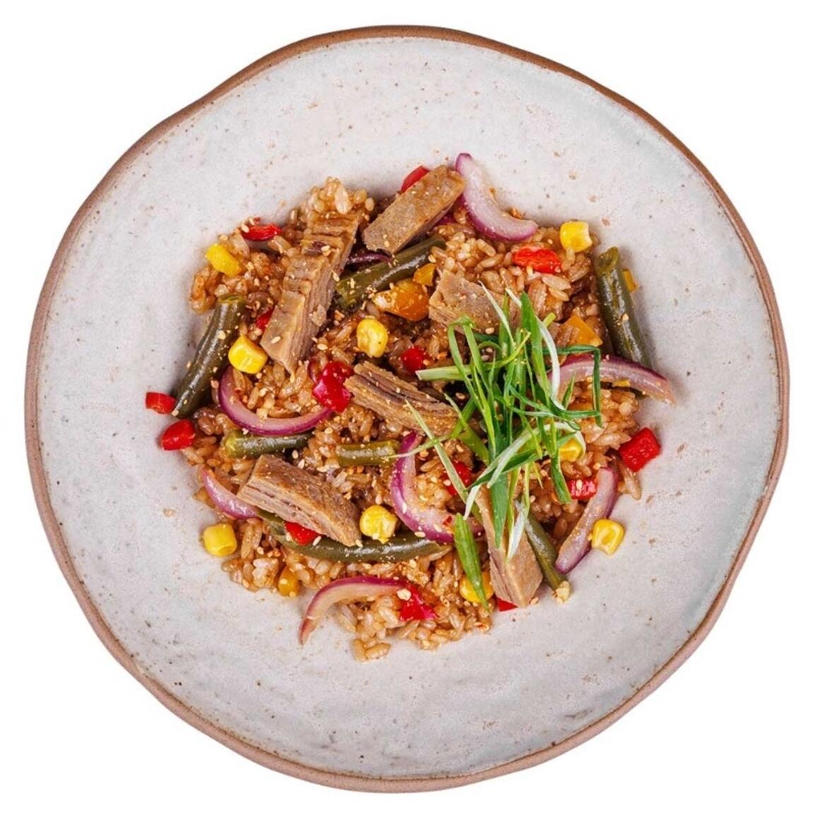 Жареный рис с овощами