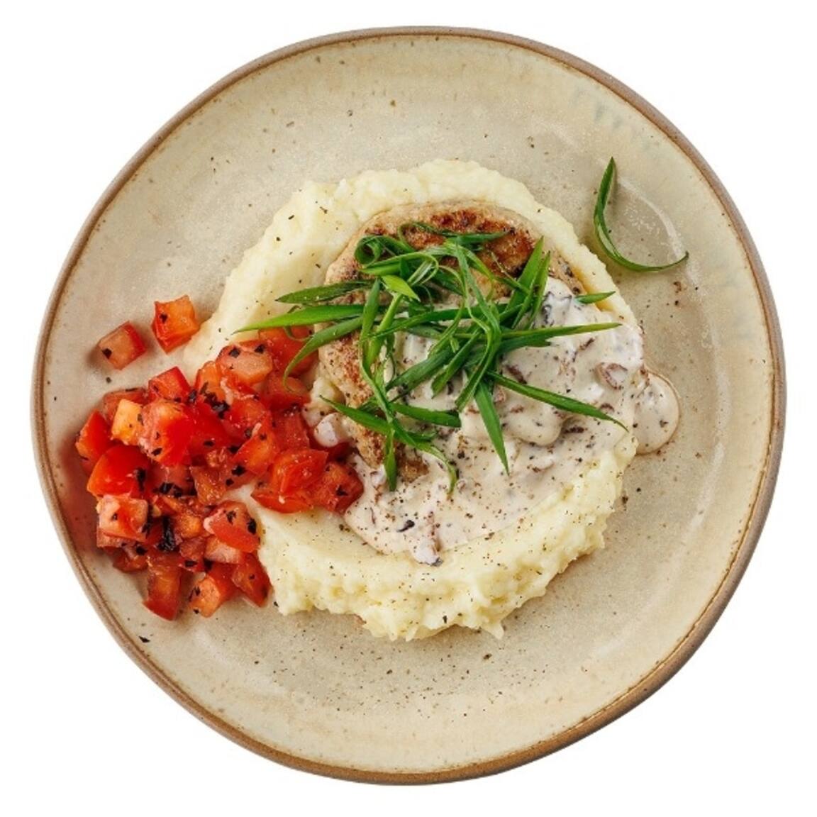 Красивая фотография Бифштекс куриный под соусом карбонара Мияги Ялта
