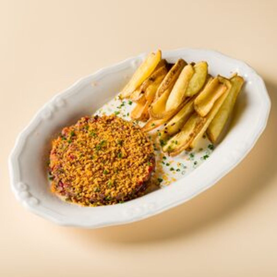 Тартар из говядины с муссом пекорино